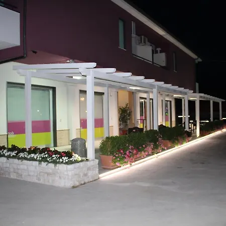 Otto&Mezzo B&B-3